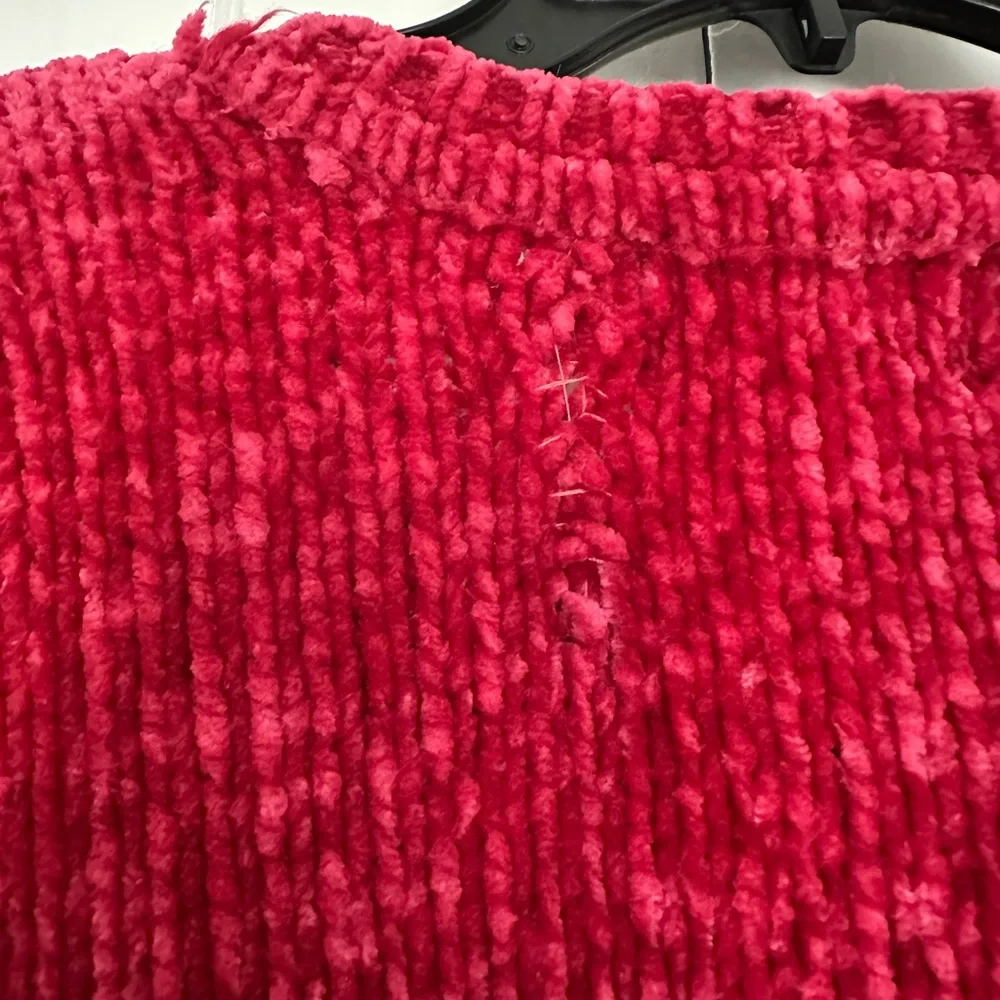 Cynthia Rowley Cozy Chenille Scallop Red Sweater • Size M - Picture 6 of 7